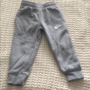 Nike sweatpants size 3t